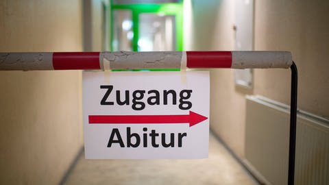 Dieses Jahr werden die schriftlichen Abiturprüfungen in Baden-Württemberg unter erschwerten Bedingungen durchgeführt. 