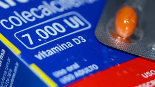 Vitamin D-Pillen sollen angeblich vor einer Infektion mit dem neuen Coronavirus schützen. Viel dran ist daran wohl nicht, sagen Experten. 