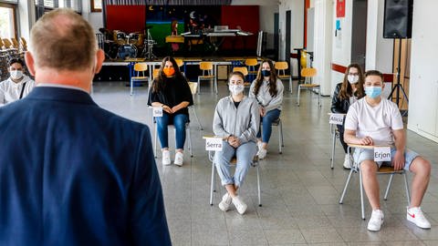 Vor allem in weiterführenden deutschen Schulen gelten strenge Hygieneauflagen. Dennoch steigen auch an Schulen derzeit die Infektionszahlen.  