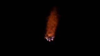 Stichflamme des Raumschiffs Dragon 2 mit der Kapsel Crew Dragon auf dem Weg zur ISS