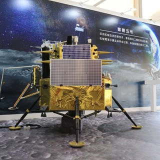 Ein Modell des chinesischen Chang´e-5 Landers während einer Austellung.