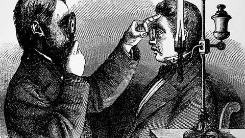Das Ophthalmoskop wurde von Hermann von Helmholtz erfunden.