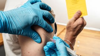 Es gibt immer mehr Impfdurchbrüche bei vollständig gegen Corona Geimpften. Das war im Grunde aber auch zu erwarten.