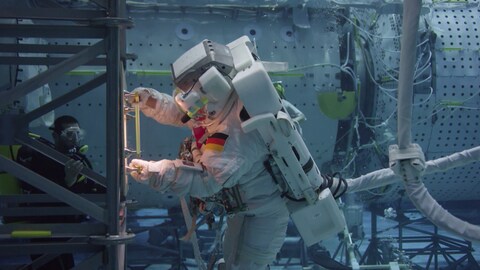 Beim Unterwassertraining werden auch unter anderem Einsätze außerhalb der Raumstation trainiert. 