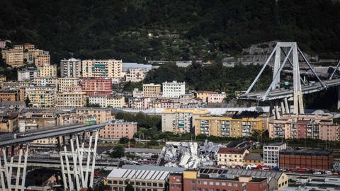 Gesamtansicht der Morandi-Brücke, die am 14. August 2018 in Genua, Italien, eingestürzt ist. 