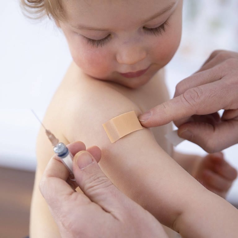 Wenn Kleinkinder Antibiotika bekommen, kann dies möglicherweise die Schutzwirkung von Impfungen verringern.