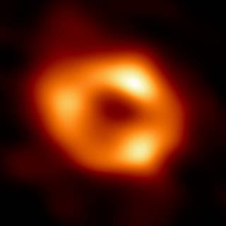 Erstes Bild des Schwarzes Lochs im Zentrum unserer Michstraße.