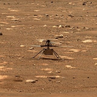 Der Ingenuity - Helikopter unternimmt Flugversuche auf dem Mars