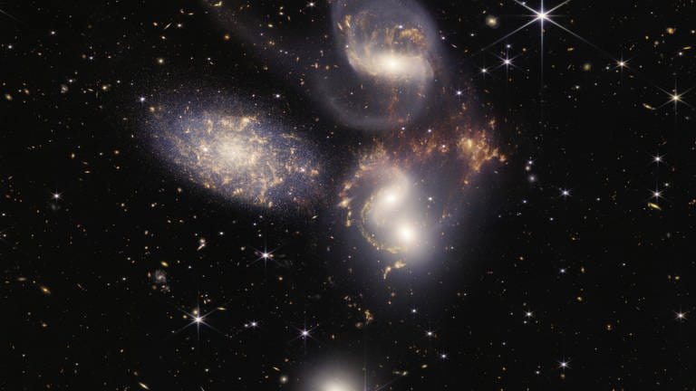 Stephans Quintett, einer Gruppierung von fünf Galaxien.