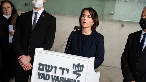 Annalena Baerbock, Außenministerin der Bundesrepublik Deutschland, gibt in der Holocaust-Gedenkstätte Yad Vashem ein Pressestatement ab. 