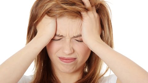 Frauen sind häufiger von Migräne betroffen als Männer. Die Hormone könnten da durchaus eine Rolle spielen.