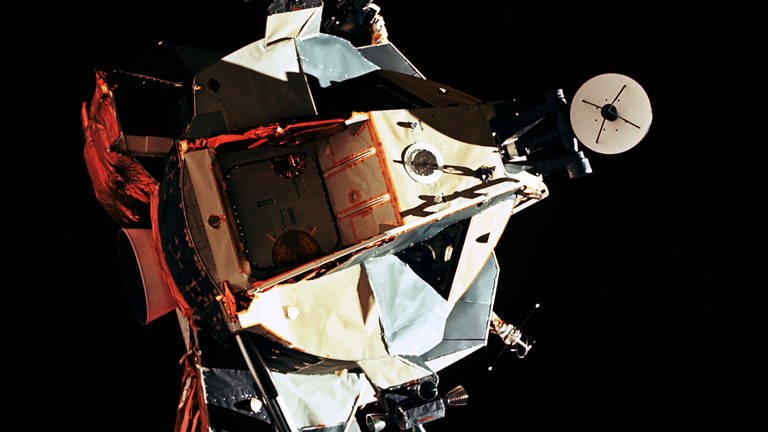 14. Dez. 1972: Die Mondlandefähre LM Challenger in der Mondumlaufbahn vor dem Rendezvous mit dem Apollo 17 Command and Service Modules CSM.