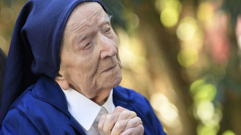Mit 118 Jahren ist jetzt die französische Ordensfrau Andre Randon als ältester Mensch der Welt gestorben. 