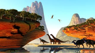 Unterschiedliche Dinosaurier an einem Fluss