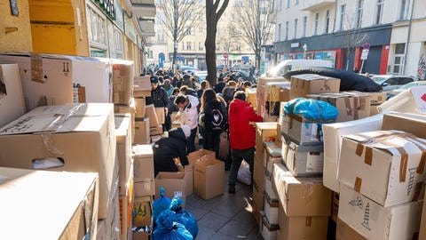 Das Bild zeigt eine Spendenaktion in Berlin-Moabit.