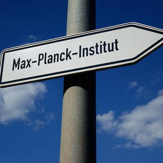 Schild des Max-Planck Instituts in Magdeburg