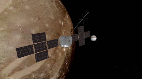 Ein Bild aus einer Animation, in der sich die Sonde dem Jupitermond Ganymed annähert.