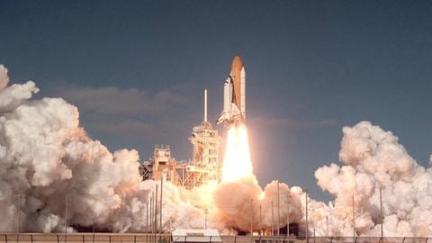 Das Bild zeigt die Columbia STS-107 bei ihrem Start vom Kennedy Space Center am 16. Januar 2003.