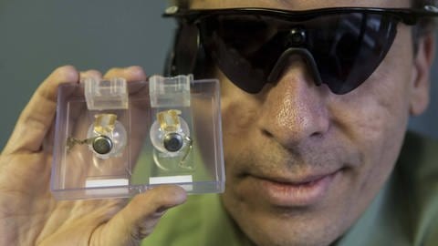 Dr. Robert Greenberg, Chef von Second Sight Medical Products, entwickelte vor gut zehn Jahren Argus II, ein  „bionisches Auge“ für blinde Menschen mit Retinitis pigmentosa.