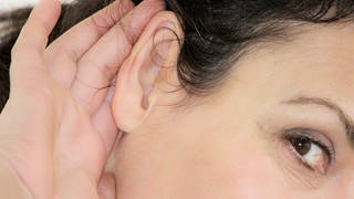 Mit unseren Ohren können wir auch Bewegungen unserer Augen hören. (Symbolbild)
