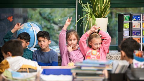 Möglicherweise gibt es bald mehr fertig ausgebildete Lehrkräfte für Grundschulen als benötigt werden, laut einer Studie der Bertelsmann-Stiftung.