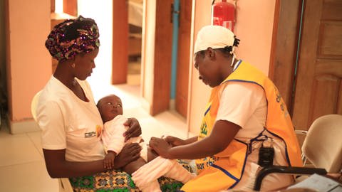 Vor für allem bei Babys und Kleinkindern endet eine Infektion mit Malaria oft tödlich. Daher wird der Fokus bei Impfkampagnen auf die jüngere Bevölkerung gelegt. Impfstoffe sollen besonders Säzglinge und Kleinkinder erfolgreich schützen. 