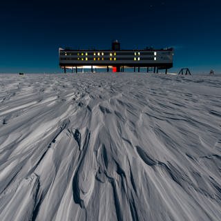 Ganz schön einsam: die Neumayer-Forschungsstation in der Antarktis. 