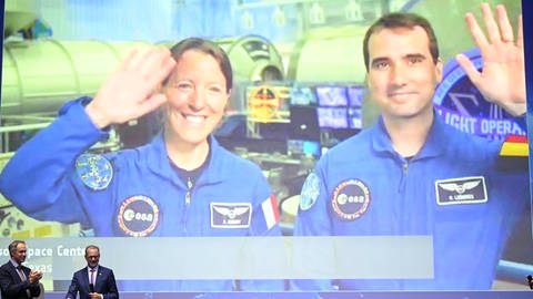 Die Astronauten der Europäischen Weltraumagentur ESA Sophie Adenot und Raphaël Liégeois werden beim Weltraumgipfel in Brüssel per Video zugeschaltet