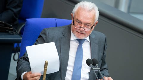 Bundestagesvizepräsident Kubicki ist einer der Verteidiger von Hanno Berger, dem Hauptverantwortlichen im Cum-Ex-Skandal und vor Gericht für Steuerhinterzug in dreistelliger Millionenhöhe