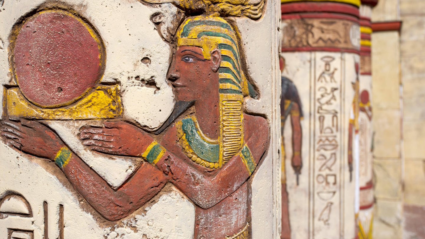 Schädel von Menschen aus dem alten Ägypten zeigen, dass vermutlich schon die alten Ägypter Krebsoperationen gemacht haben | Wandbemalung aus dem alten Ägypten