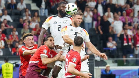 Egal, ob zu Hause, im Stadion oder beim Public Viewing: Ein Fußballspiel zu schauen ist oft ein soziales Event. 