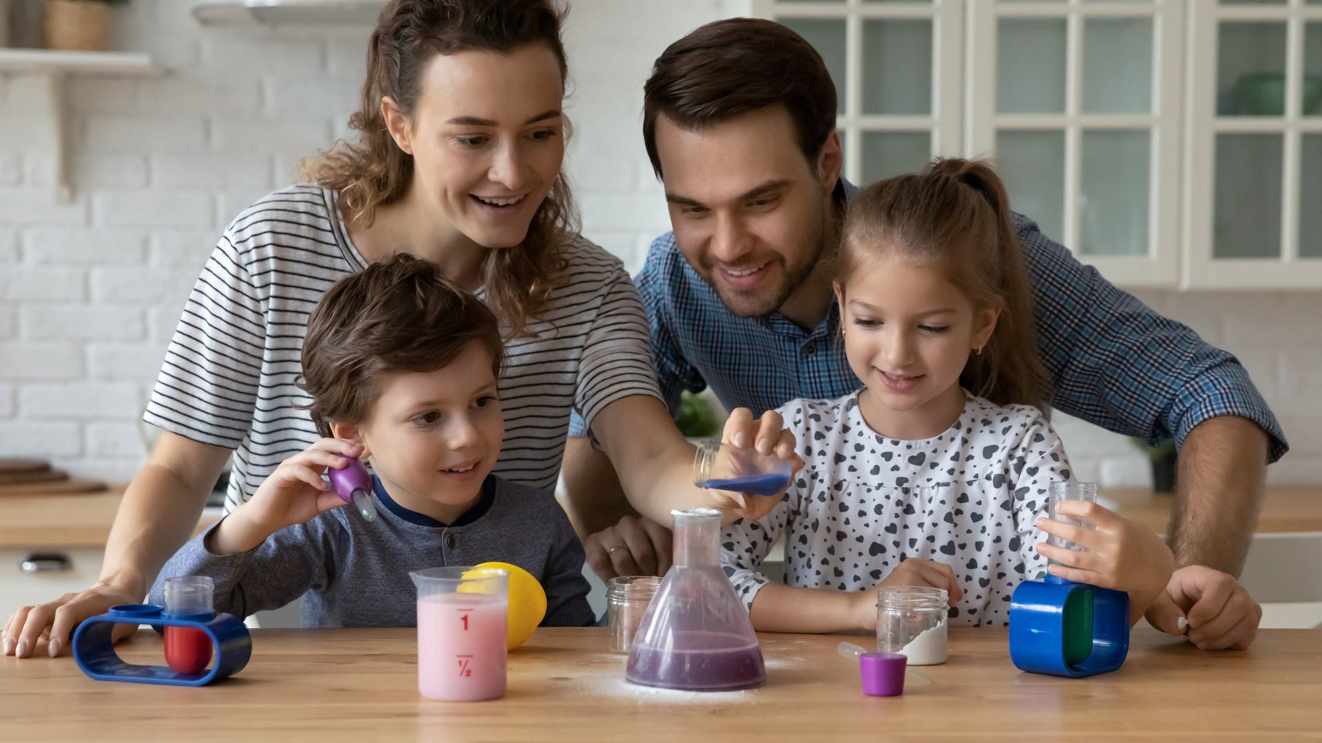 So prägen Eltern das wissenschaftliche Denken ihrer Kinder