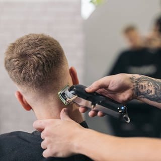 Hochansteckender Hautpilz verbreitet sich über Barbershops