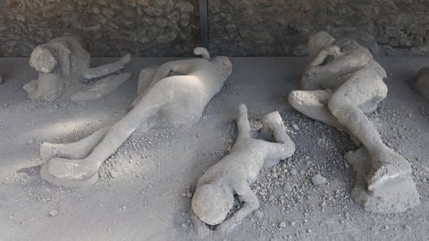 Gipsabgüsse der Opfer des Vulkanausbruchs in Pompeji