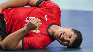 Jeder Zehnte Athlet verletzt sich bei Olympia. Erhöht ist das Risiko bei Kontaktsportarten wie Handball | Handballer Rodriguez Javier  ZUMA Press Wireverletzt in Paris 2024