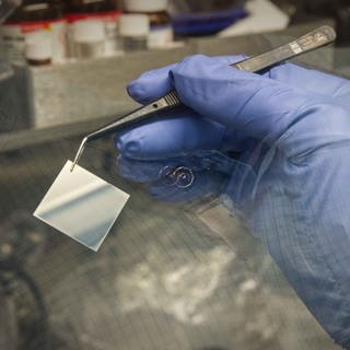 Scientists at Oxford University Physics have created a highly flexible new material which can be applied to almost any surface to generate solar power