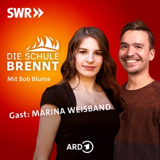 Marina Weisband und Bob Blume auf dem Podcast-Cover von "Die Schule brennt – Mit Bob Blume"