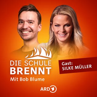 Silke Müller und Bob Blume auf dem Podcast-Cover von "Die Schule brennt – Mit Bob Blume"