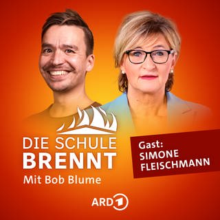 Simone Fleischmann und Bob Blume auf dem Podcast-Cover von "Die Schule brennt – Mit Bob Blume"