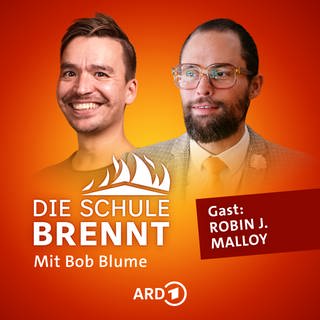 Robin J. Malloy und Bob Blume auf dem Podcast-Cover von "Die Schule brennt – Mit Bob Blume"