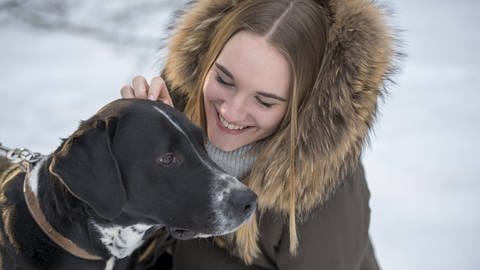 Eine neue Studie erklärt, wie sich Liebe im Gehirn zeigt.  Das Gehirn reagiert unterschiedlich auf verschiedene Formen von Liebe. 