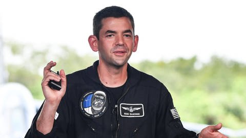 Jared Isaacman ist ein US-amerikanischer Pilot und hat ein Unternehmen, das Kampfpiloten ausbildet. Die Mission Polaris Dawn ist sein zweiter Flug ins All.