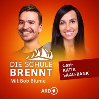 Katia Saalfrank und Bob Blume auf dem Podcast-Cover von "Die Schule brennt – Mit Bob Blume"