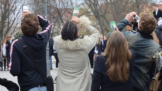 Jugendliche beim Feiern 