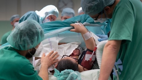 Etwa jedes dritte Baby wird in Deutschland per Kaiserschnitt zur Welt gebracht. Ob und inwiefern dies gesundheitliche Nachteile insbesondere für das Immunsystem hat, ist bislang umstritten.