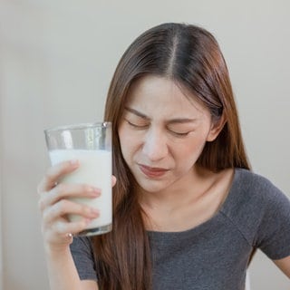 Zu viel Milch könnte unserem Herzen schaden und Herzerkrankungen begünstigen. Das wurde in einer neuen Studie bei Frauen beobachtet.