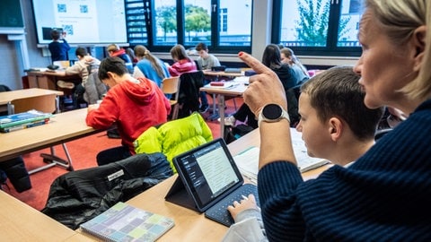 Bei der ICILS-Studie zur Digitalkompetenz landeten deutsche Schülerinnen und Schüler im internationalen Vergleich nur im Mittelfeld. 