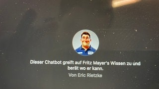 Ein KI-Chatbot soll beim Onboarding von neuen Mitarbeitern helfen. Die künstliche Intelligenz mit dem Namen „Fritz Mayer“ hat dabei einen älteren Angestellten zum Vorbild, der sein Wissen an die jüngere Generation weitergeben will.