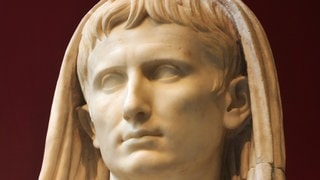 Statue des Augustus im Römischen Nationalmuseum: Stammen wir alle von Augustus ab?