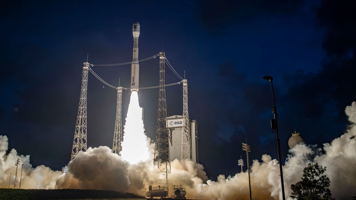 Die Rakete Vega-c beim Start im Weltraumbahnhof Kourou